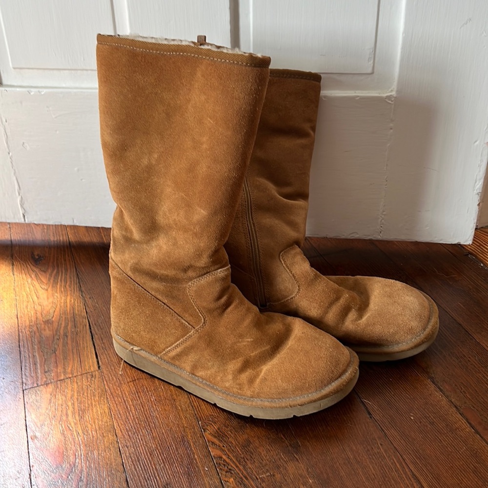 Vintage tall UGGs great condition
